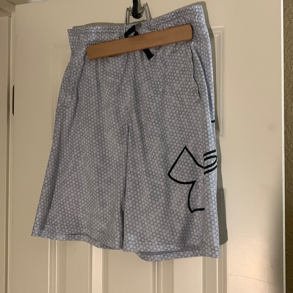 Boys under armor shorts size large